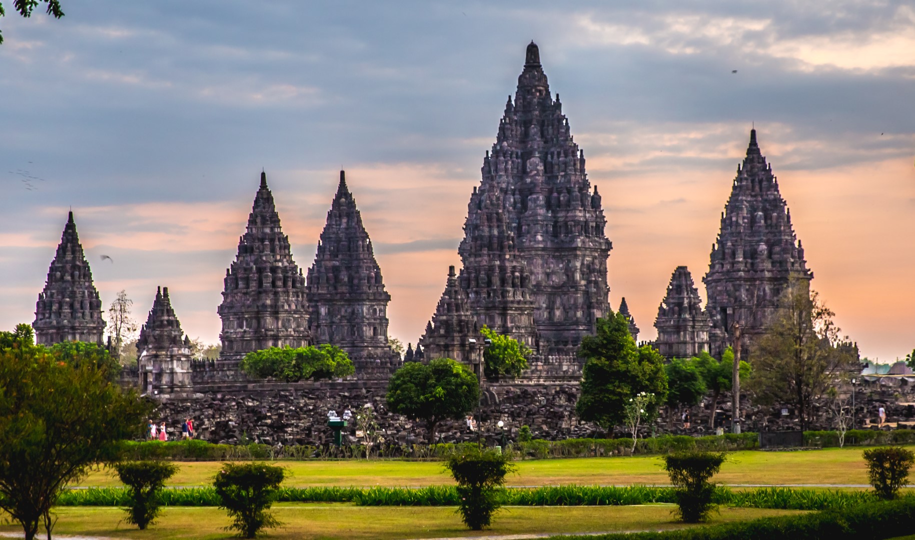 Borobudur Sunrise (Via Punthuk Setumbu Hill) And Prambanan Tour In Yogyakarta - Image 4